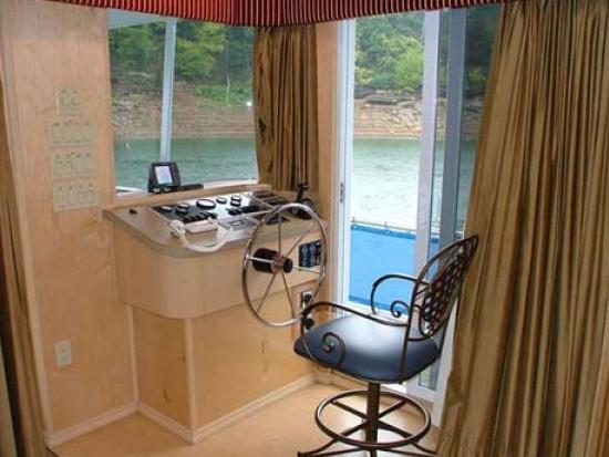 State Dock 950 “Luxury Cat” Houseboat