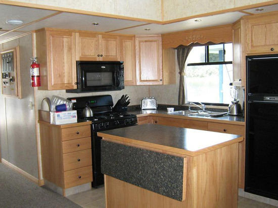 SuperCruiser Elite Houseboat