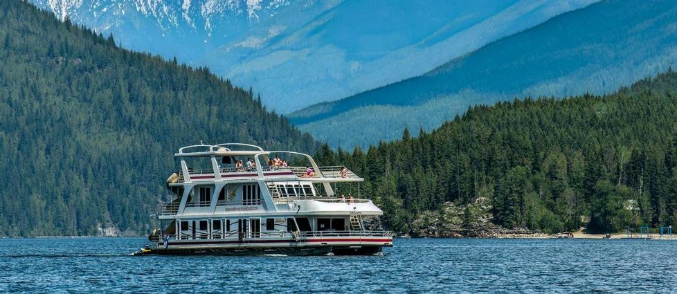 Lake Shuswap Houseboat Rentals and Vacation Information