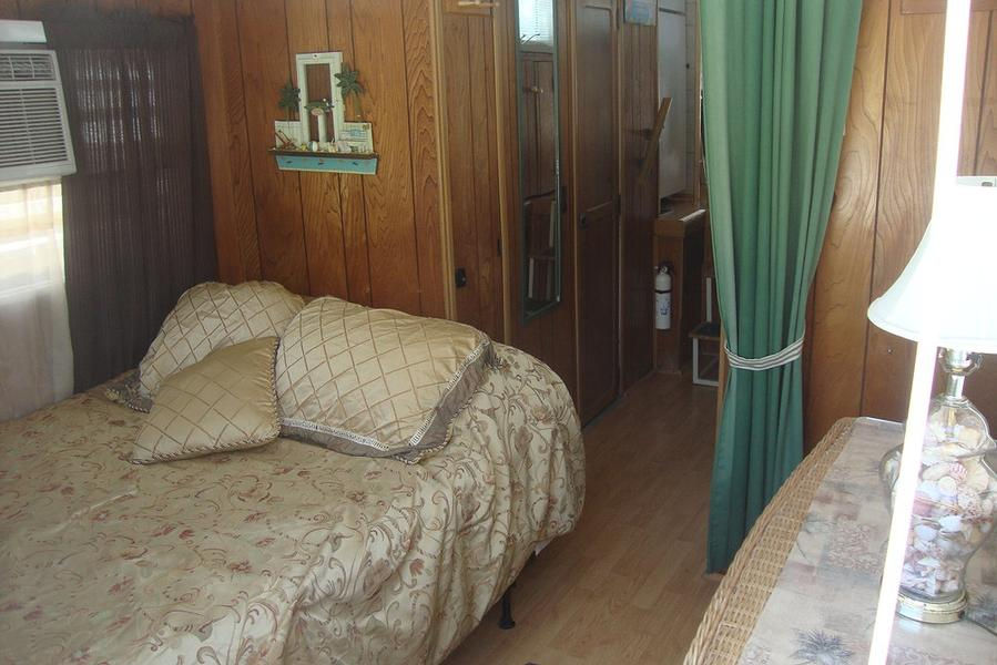 Wisdom Houseboat Stateroom